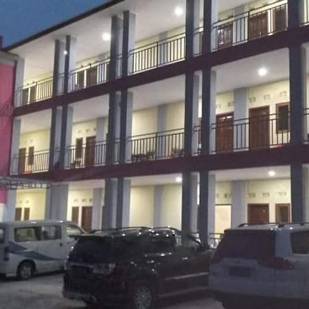 Fx72 Labuan Bajo Hotel Экстерьер фото