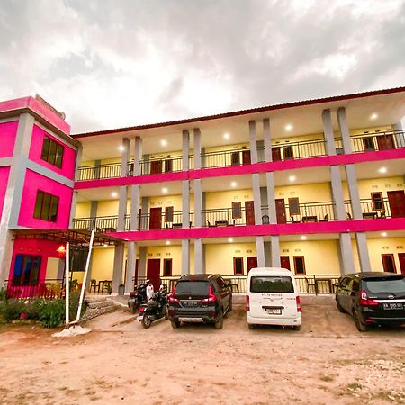 Fx72 Labuan Bajo Hotel Экстерьер фото
