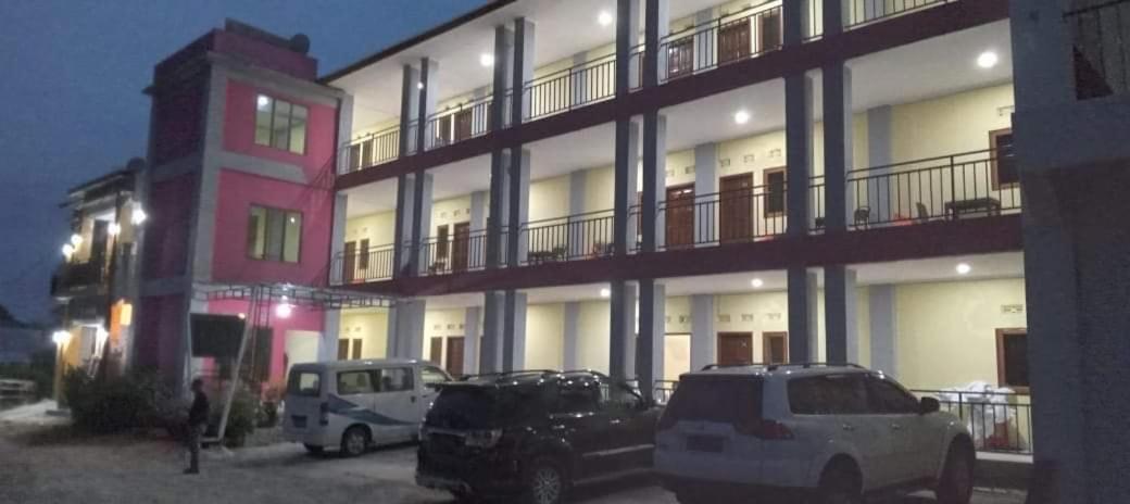 Fx72 Labuan Bajo Hotel Экстерьер фото