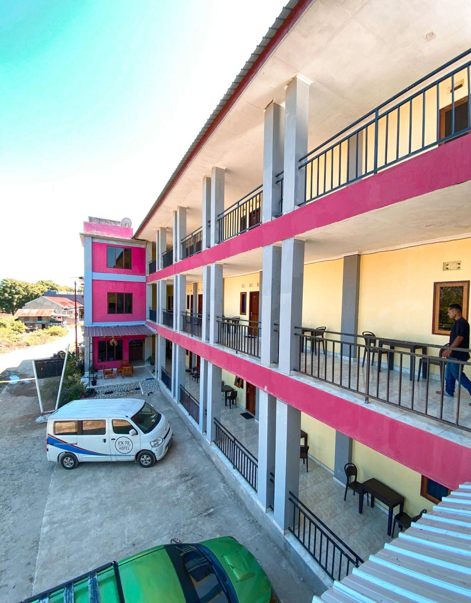 Fx72 Labuan Bajo Hotel Экстерьер фото