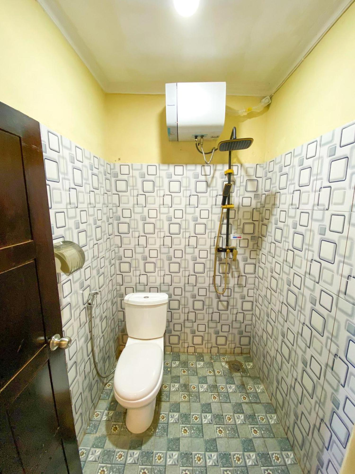 Fx72 Labuan Bajo Hotel Экстерьер фото