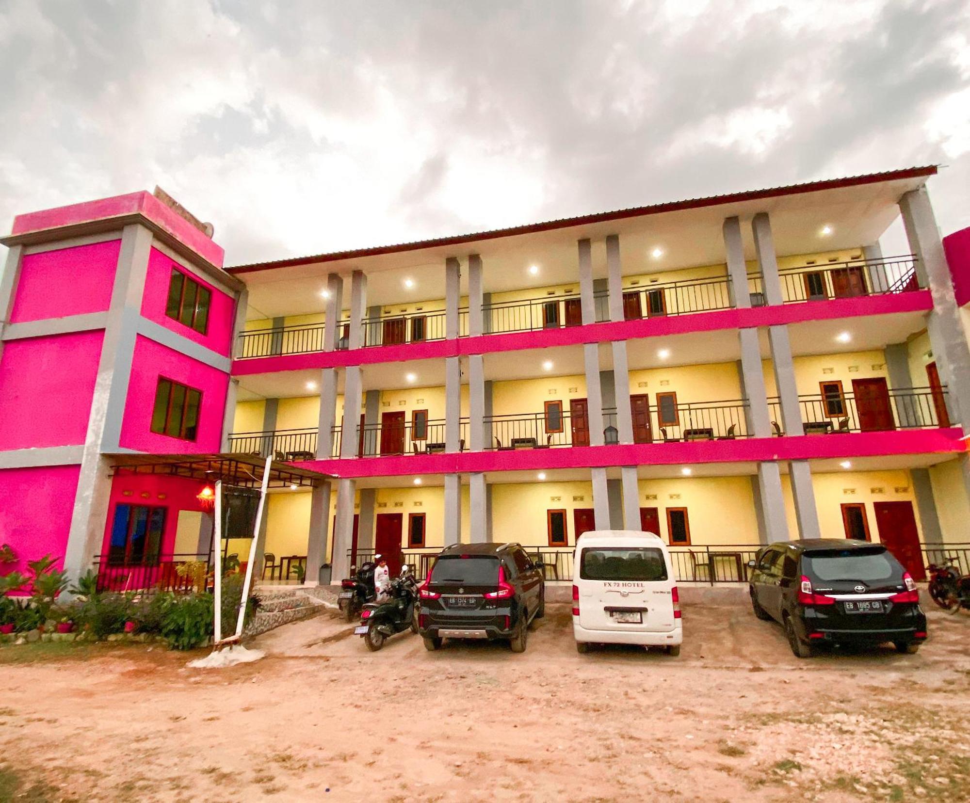Fx72 Labuan Bajo Hotel Экстерьер фото